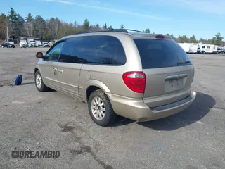 2003 Chrysler Town & Country LXi with VIN 2C8GP54L93R372831, listed as a IAAI auction lot 42132738 with 88,442 mi miles. Bid and sale history available at carsss.com. Image 3.