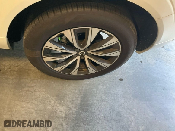 2024 Volvo XC60 Plus Dark Theme z VIN YV4L12RL7R1930548, wystawiony jako IAAI lot #42394524 z przebiegiem 3 069 mil mil oraz . Historia ofert i sprzedaży dostępna na DreamBid. Obrazek 17.
