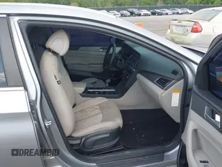 2016 Hyundai Sonata Hybrid SE with VIN KMHE24L15GA039176, listed as a IAAI auction lot 42135751 with 135,592 mi miles. Bid and sale history available at carsss.com. Image 5.