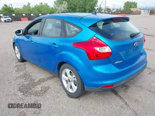 2014 Ford Focus SE z VIN 1FADP3K23EL396126, wystawiony jako IAAI lot #42380189 z przebiegiem 143 298 mil mil oraz . Historia ofert i sprzedaży dostępna na DreamBid. Obrazek 3.