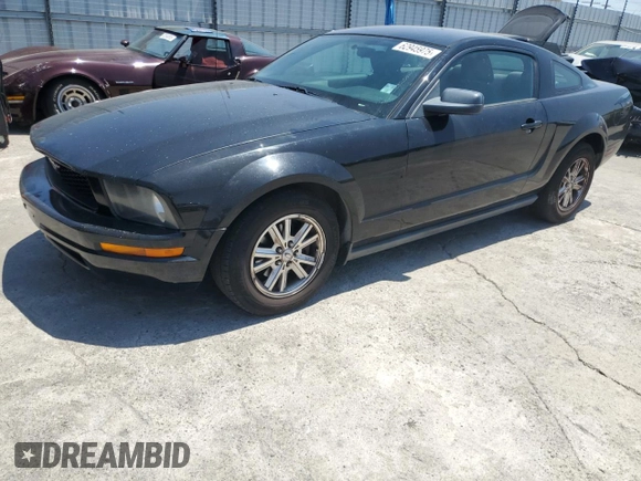 2008 Ford Mustang Deluxe with VIN 1ZVHT80N785126159, listed as a Copart auction lot 62945975 with 201,417 mi miles and Clean title. Bid and sale history available at DreamBid. Image 1.