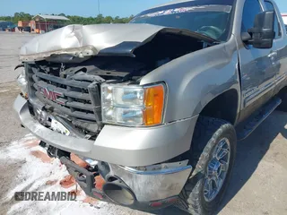 2007 GMC Sierra 2500HD SLT z VIN 1GTHK29667E565320, wystawiony jako IAAI lot #42128165 z przebiegiem 210 268 mil mil oraz . Historia ofert i sprzedaży dostępna na DreamBid. Obrazek 19.