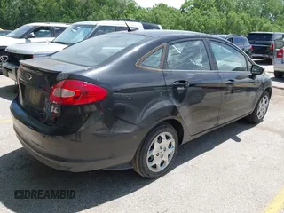 2013 Ford Fiesta SE z VIN 3FADP4BJ7DM144261, wystawiony jako IAAI lot #42281950 z przebiegiem 149 437 mil mil oraz . Historia ofert i sprzedaży dostępna na DreamBid. Obrazek 4.