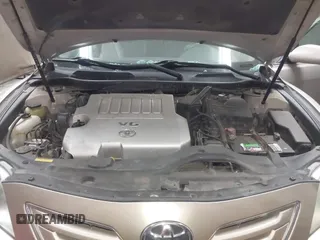 2007 Toyota Camry LE z VIN 4T1BK46K27U006559, wystawiony jako IAAI lot #42250629 z przebiegiem 175 389 mil mil oraz . Historia ofert i sprzedaży dostępna na DreamBid. Obrazek 10.