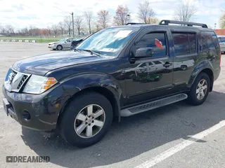 2011 Nissan Pathfinder LE with VIN 5N1AR1NB1BC601571, listed as a IAAI auction lot 41981127 with 175,849 mi miles. Bid and sale history available at carsss.com. Image 2.
