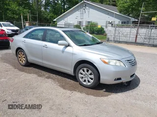 2009 Toyota Camry LE z VIN 4T1BK46K39U083671, wystawiony jako IAAI lot #42265537 z przebiegiem 124 405 mil mil oraz . Historia ofert i sprzedaży dostępna na DreamBid. Obrazek 1.