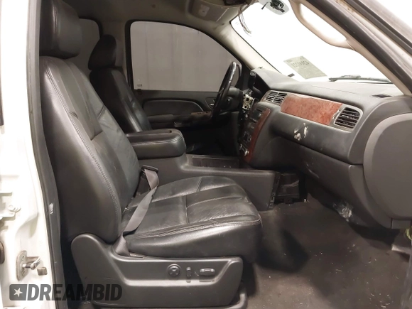 2007 Chevrolet Suburban LT with VIN 1GNFK16307J240138, listed as a IAAI auction lot 42039221 with 212,689 mi miles and . Bid and sale history available at DreamBid. Image 5.