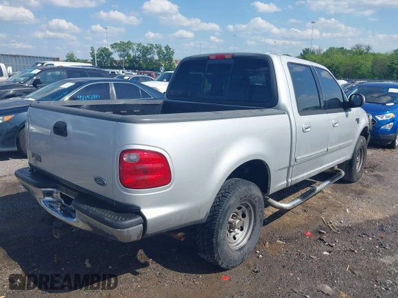 2001 Ford F-150 XLT z VIN 1FTRW07L81KA32285, wystawiony jako IAAI lot #42134835 z przebiegiem 189 109 mil mil oraz . Historia ofert i sprzedaży dostępna na DreamBid. Obrazek 4.