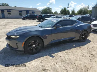 2020 Chevrolet Camaro 1LT z VIN 1G1FB1RS3L0101304, wystawiony jako Copart lot #71984884 z przebiegiem 137 779 mil mil oraz Szkoda całkowita • Salvage title. Historia ofert i sprzedaży dostępna na DreamBid. Obrazek 1.