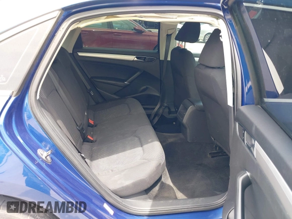 2017 Volkswagen Passat S z VIN 1VWAT7A34HC003813, wystawiony jako IAAI lot #42322928 z przebiegiem 207 115 mil mil oraz . Historia ofert i sprzedaży dostępna na DreamBid. Obrazek 8.