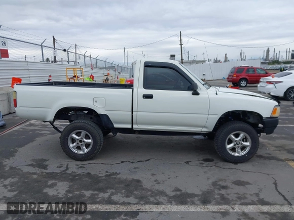 1992 Toyota Pickup z VIN 4TARN81A0NZ008256, wystawiony jako IAAI lot #41766264 z przebiegiem 278 220 mil mil oraz . Historia ofert i sprzedaży dostępna na DreamBid. Obrazek 13.