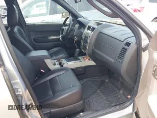 2012 Ford Escape XLT z VIN 1FMCU9DG6CKC70903, wystawiony jako IAAI lot #42425781 z przebiegiem 196 762 mil mil oraz . Historia ofert i sprzedaży dostępna na DreamBid. Obrazek 8.