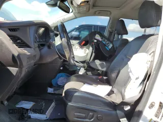 2019 Toyota Sienna SE z VIN 5TDXZ3DCXKS965992, wystawiony jako Copart lot #48266905 z przebiegiem 133 395 mil mil oraz Szkoda całkowita • Salvage title. Historia ofert i sprzedaży dostępna na DreamBid. Obrazek 7.