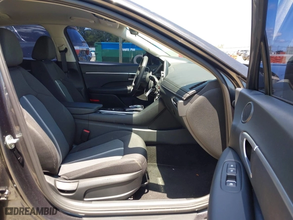 2020 Hyundai Sonata SE with VIN 5NPEG4JA9LH056638, listed as a IAAI auction lot 39818671 with 52,570 mi miles. Bid and sale history available at carsss.com. Image 5.