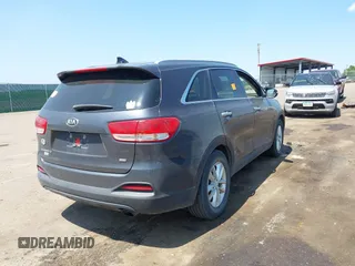 2016 Kia Sorento LX with VIN 5XYPGDA31GG166560, listed as a IAAI auction lot 39903526 with 1 mi miles. Bid and sale history available at carsss.com. Image 4.