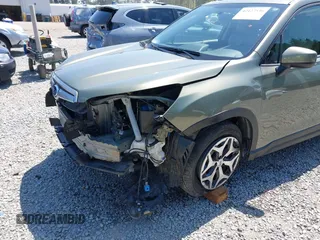 2021 Subaru Forester Premium with VIN JF2SKAFC5MH550118, listed as a IAAI auction lot 42427536 with 31,469 mi miles and . Bid and sale history available at DreamBid. Image 6.