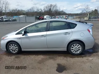 2013 Toyota Prius with VIN JTDKN3DP2D3032147, listed as a IAAI auction lot 41915296 with 207,920 mi miles and . Bid and sale history available at DreamBid. Image 15.