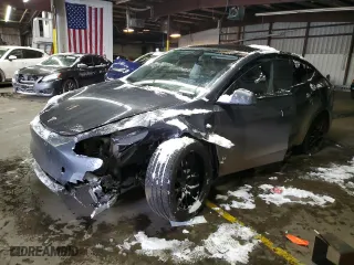 2020 Tesla Model Y Long Range with VIN 5YJYGDEE6LF017241, listed as a Copart auction lot 45056195 with 87,633 mi miles and Salvage Title. Bid and sale history available at carsss.com. Image 1.