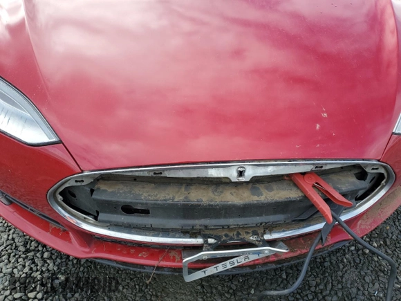 2013 Tesla Model S with VIN 5YJSA1CN9DFP19743, listed as a Copart auction lot 49555255 with 0 mi miles and Salvage Title. Bid and sale history available at carsss.com. Image 12.