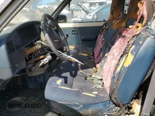 1989 Toyota Pickup z VIN JT4RN81R4K0003524, wystawiony jako Copart lot #56073845 z przebiegiem 153 704 mil mil oraz Tytuł czysty. Historia ofert i sprzedaży dostępna na DreamBid. Obrazek 7.
