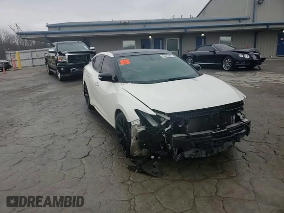 2019 Nissan Maxima Platinum z VIN 1N4AA6AV5KC373153, wystawiony jako Copart lot #43813565 z przebiegiem 106 698 mil mil oraz Szkody całkowita. Historia ofert i sprzedaży dostępna na DreamBid. Obrazek 13.