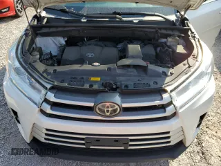 2018 Toyota Highlander SE with VIN 5TDJZRFH5JS536369, listed as a Copart auction lot 61564955 with 130,185 mi miles and Salvage title. Bid and sale history available at DreamBid. Image 12.