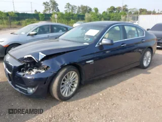 2012 BMW 5 Series 535i xDrive z VIN WBAFU7C55CDU57265, wystawiony jako IAAI lot #42410367 z przebiegiem 265 623 mil mil oraz . Historia ofert i sprzedaży dostępna na DreamBid. Obrazek 2.