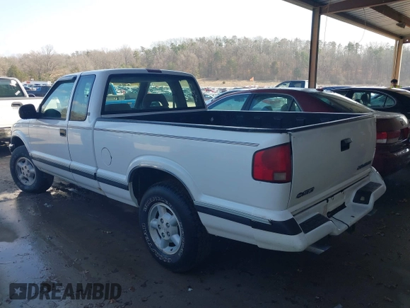 1996 Chevrolet S-10 LS with VIN 1GCDT19W9TK207551, listed as a IAAI auction lot 41369981 with 180,189 mi miles and . Bid and sale history available at DreamBid. Image 3.