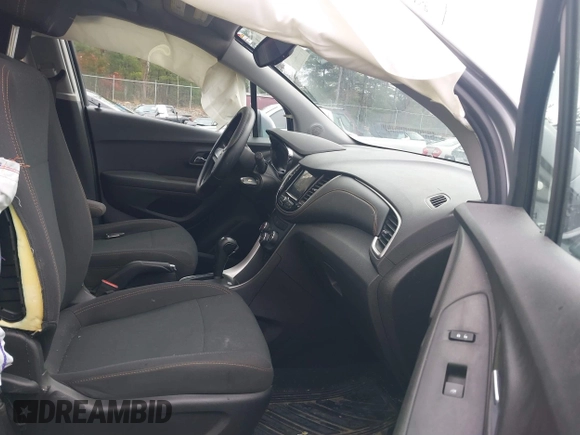 2020 Chevrolet Trax LS z VIN 3GNCJNSBXLL272365, wystawiony jako IAAI lot #40698380 z przebiegiem 39 306 mil mil oraz . Historia ofert i sprzedaży dostępna na DreamBid. Obrazek 5.