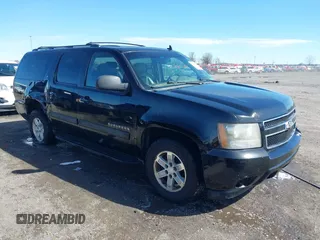 2010 Chevrolet Suburban LT with VIN 1GNUKJE35AR147956, listed as a IAAI auction lot 41722353 with 277,153 mi miles. Bid and sale history available at carsss.com. Image 1.