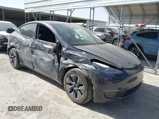 2024 Tesla Model Y Long Range z VIN 7SAYGDEE4RA299775, wystawiony jako IAAI lot #41834877 z przebiegiem 20 893 mil mil oraz . Historia ofert i sprzedaży dostępna na DreamBid. Obrazek 1.