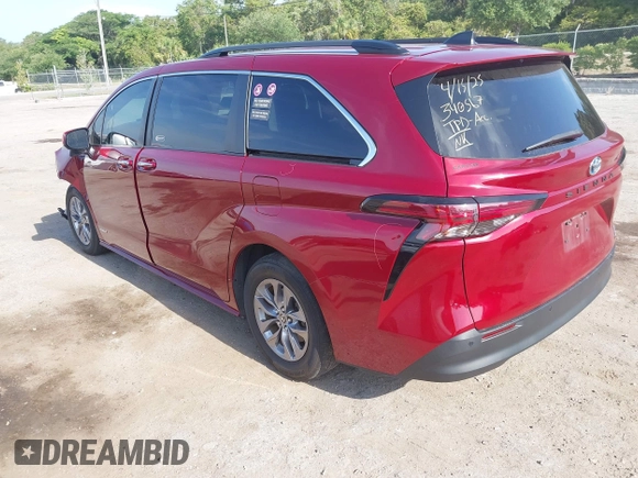 2021 Toyota Sienna XLE z VIN 5TDYRKEC2MS028134, wystawiony jako IAAI lot #42152640 z przebiegiem 107 427 mil mil oraz . Historia ofert i sprzedaży dostępna na DreamBid. Obrazek 3.