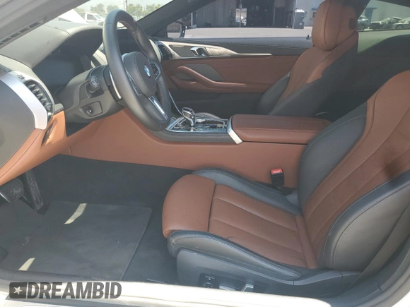2020 BMW 8 Series M850i xDrive z VIN WBABC4C00LCE77534, wystawiony jako Copart lot #57640795 z przebiegiem Nie podano mil oraz Szkody całkowita. Historia ofert i sprzedaży dostępna na DreamBid. Obrazek 7.