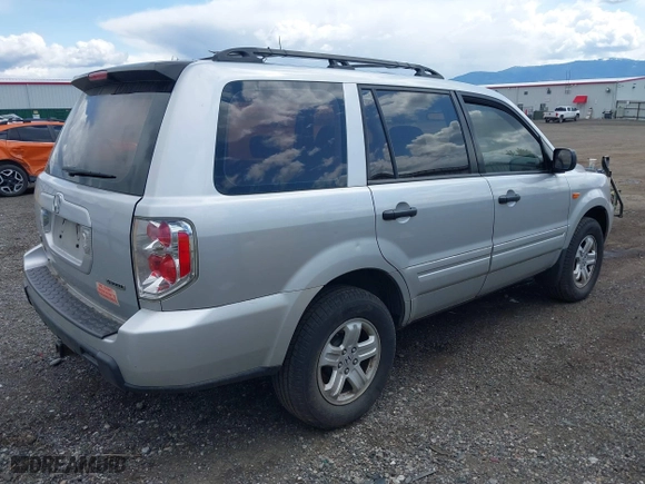 2006 Honda Pilot LX with VIN 2HKYF18156H527449, listed as a IAAI auction lot 42097170 with 178,983 mi miles. Bid and sale history available at carsss.com. Image 4.