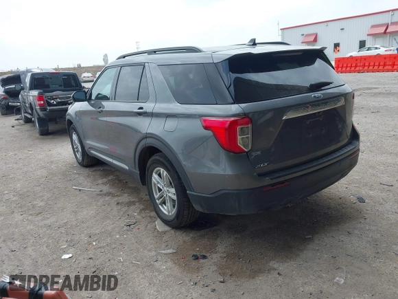 2022 Ford Explorer XLT z VIN 1FMSK7DH2NGC35828, wystawiony jako IAAI lot #41934116 z przebiegiem 46 332 mil mil oraz . Historia ofert i sprzedaży dostępna na DreamBid. Obrazek 3.