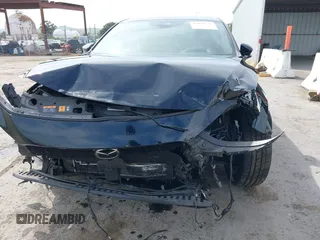 2021 Mazda 3 Premium Plus z VIN JM1BPBNY2M1403797, wystawiony jako IAAI lot #42031637 z przebiegiem Nie podano mil oraz . Historia ofert i sprzedaży dostępna na DreamBid. Obrazek 6.