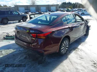 2024 Nissan Altima 2.5 SV with VIN 1N4BL4DW7RN425503, listed as a IAAI auction lot 41605971 with 5,881 mi miles. Bid and sale history available at carsss.com. Image 4.