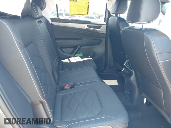 2024 Volkswagen Atlas SE z VIN 1V2JE2CA2RC217260, wystawiony jako IAAI lot #42178259 z przebiegiem 30 640 mil mil oraz . Historia ofert i sprzedaży dostępna na DreamBid. Obrazek 8.