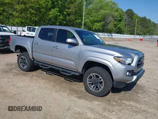 2016 Toyota Tacoma SR5 z VIN 5TFAZ5CN7GX004451, wystawiony jako IAAI lot #42026718 z przebiegiem 72 025 mil mil oraz . Historia ofert i sprzedaży dostępna na DreamBid. Obrazek 1.