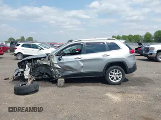 2016 Jeep Cherokee Latitude with VIN 1C4PJMCS2GW267423, listed as a IAAI auction lot 42018980 with 183,941 mi miles. Bid and sale history available at carsss.com. Image 14.