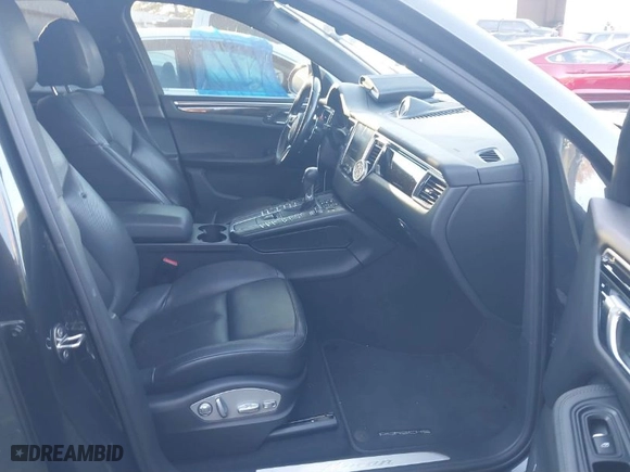 2017 Porsche Macan with VIN WP1AA2A5XHLB00963, listed as a IAAI auction lot 41015731 with 1 mi miles. Bid and sale history available at carsss.com. Image 5.