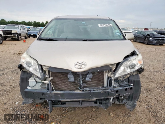 2016 Toyota Sienna LE AAS z VIN 5TDKK3DC4GS708297, wystawiony jako Copart lot #60711545 z przebiegiem 106 393 mil mil oraz Szkoda całkowita • Salvage title. Historia ofert i sprzedaży dostępna na DreamBid. Obrazek 5.