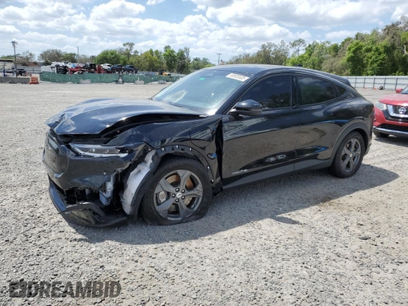 2021 Ford Mustang Mach-E Select z VIN 3FMTK1SS0MMA42176, wystawiony jako Copart lot #50805535 z przebiegiem 52 812 mil mil oraz Nie do naprawy. Historia ofert i sprzedaży dostępna na DreamBid. Obrazek 1.