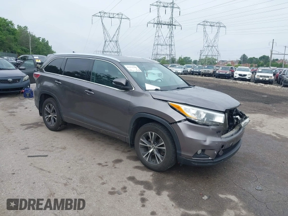 2016 Toyota Highlander XLE z VIN 5TDJKRFHXGS258923, wystawiony jako IAAI lot #42372340 z przebiegiem 181 438 mil mil oraz . Historia ofert i sprzedaży dostępna na DreamBid. Obrazek 1.