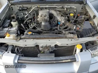 2002 Nissan Frontier SC z VIN 1N6MD29Y12C326737, wystawiony jako Copart lot #63475954 z przebiegiem 199 337 mil mil oraz Czysty tytuł • Clean title. Historia ofert i sprzedaży dostępna na DreamBid. Obrazek 11.