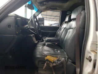 2002 GMC Sierra 1500HD SLE z VIN 1GTGK13U12F187178, wystawiony jako Copart lot #86453504 z przebiegiem 187 711 mil mil oraz Szkody całkowita. Historia ofert i sprzedaży dostępna na DreamBid. Obrazek 7.