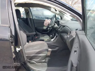 2019 Chevrolet Trax LS with VIN 3GNCJKSB9KL256557, listed as a IAAI auction lot 41879464 with 75,184 mi miles. Bid and sale history available at carsss.com. Image 5.