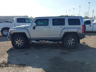 2006 Hummer H3 with VIN 5GTDN136068282801, listed as a IAAI auction lot 41843432 with 169,856 mi miles. Bid and sale history available at carsss.com. Image 15.