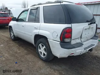 2007 Chevrolet TrailBlazer LT with VIN 1GNDT13S272279100, listed as a IAAI auction lot 41847719 with 117,755 mi miles. Bid and sale history available at carsss.com. Image 3.