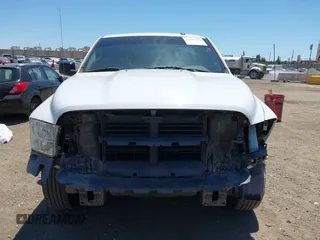 2017 Ram 1500 Tradesman z VIN 3C6JR6DT8HG542110, wystawiony jako IAAI lot #42201128 z przebiegiem 141 860 mil mil oraz . Historia ofert i sprzedaży dostępna na DreamBid. Obrazek 13.
